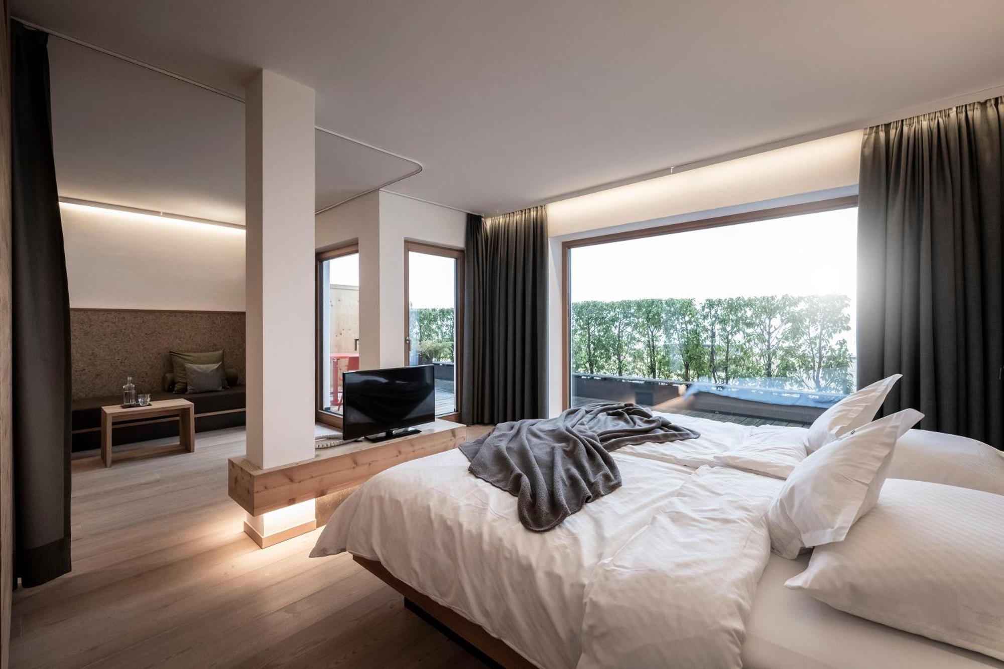 Hotel & Gasthof Zum Hirschen San Genesio Atesino Ngoại thất bức ảnh